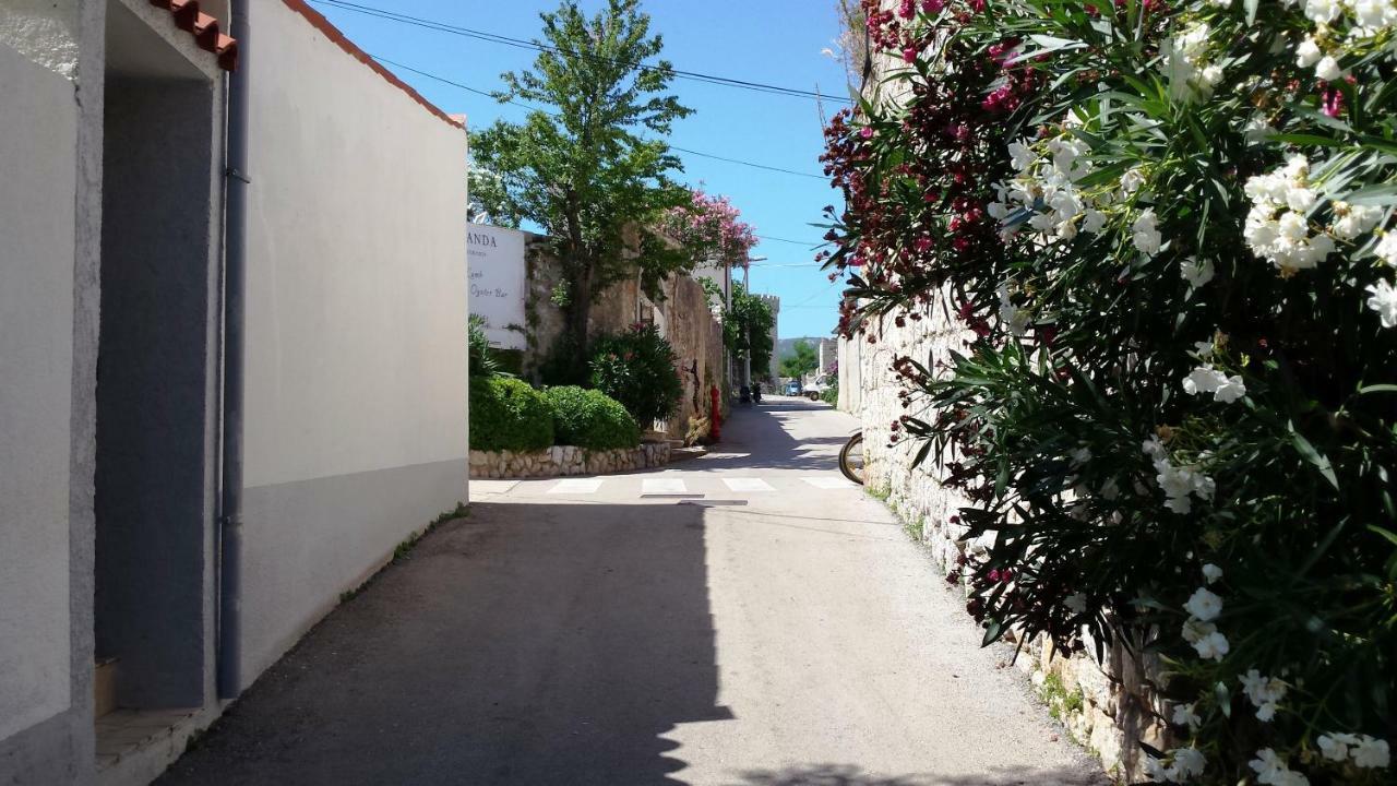 Apartment Dinko Cres Exterior photo